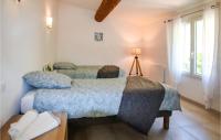 a bedroom with two beds and a window at Cozy Home In Merindol With Outdoor Swimming Pool in Mérindol