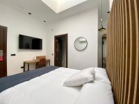 Postel nebo postele na pokoji v ubytování Evenia Alcalá Boutique Hotel