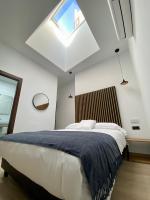 Postel nebo postele na pokoji v ubytování Evenia Alcalá Boutique Hotel