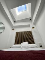 Postel nebo postele na pokoji v ubytování Evenia Alcalá Boutique Hotel