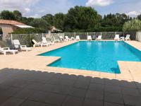 Swimming pool sa o malapit sa Gite les Mazets du Rouret proche d&#39;Anduze Gard