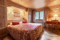 Łóżko lub łóżka w pokoju w obiekcie La Ferme du Var