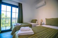 Postel nebo postele na pokoji v ubytování DADYA VİLLA 4 - Marmaris Turgut da özel havuzlu denize yakın lüks villa