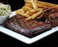 un piatto di bistecca, patatine fritte e insalata di cavolo di Travelodge by Wyndham Lindsay a Lindsay