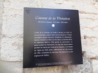 a sign on the side of a brick wall at O&#39;Couvent - Appartement 62 m2 - 2 chambres - A513 in Salins-les-Bains