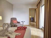 Postel nebo postele na pokoji v ubytování Maple Hotel