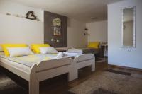 Postel nebo postele na pokoji v ubytování Soba i Apartman Đula