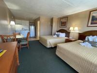 Ein Bett oder Betten in einem Zimmer der Unterkunft Oceanfront Viking Motel
