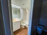 Ein Badezimmer in der Unterkunft Oceanfront Viking Motel