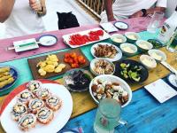 ゲストハウスの敷地内または近くでの食事または食べ物