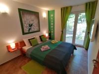 Łóżko lub łóżka w pokoju w obiekcie The Forest House Krk 1