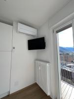 Televízia a/alebo spoločenská miestnosť v ubytovaní Settimo Cielo Apartment Aosta CIR 0199
