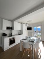 Kuchyňa alebo kuchynka v ubytovaní Settimo Cielo Apartment Aosta CIR 0199