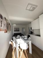 Kuchyňa alebo kuchynka v ubytovaní Settimo Cielo Apartment Aosta CIR 0199