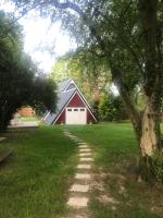 Vonkajšia záhrada v ubytovaní Chalet en Normandie au coeur du pays d'Auge