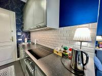 Kuchnia lub aneks kuchenny w obiekcie DECOR metro WiFi 300 Mbs 65TV Netflix HBO