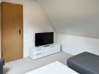 TV a/nebo společenská místnost v ubytování Haus *Üüs Aran* Wohnung Nr. 6