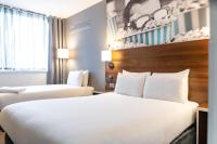 Heeton Concept Hotel - City Centre Liverpoolにあるベッド