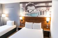 Heeton Concept Hotel - City Centre Liverpoolにあるベッド