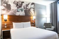 Heeton Concept Hotel - City Centre Liverpoolにあるベッド
