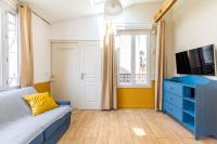 Telewizja i/lub zestaw kina domowego w obiekcie Lovely apartment Paris Saint-Lazare Opéra