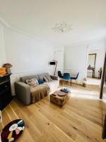 Część wypoczynkowa w obiekcie Le Marais cosy-comfy appartment