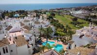 Bazén v ubytování 24 Rooftop terrace sea views golf Duquesa Manilva Andalusia nebo v jeho okolí