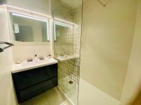 Kúpeľňa v ubytovaní ''Croisette'' Appartement rez de jardin accès direct plage !