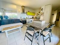 Kuchyňa alebo kuchynka v ubytovaní ''Croisette'' Appartement rez de jardin accès direct plage !