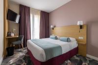 a hotel room with a bed and a television at Brit Hotel Europ Bergerac in Bergerac