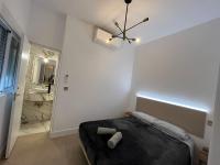 Postel nebo postele na pokoji v ubytování Luxury10 Loft plaza mayor nooo