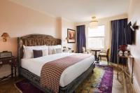 The Hotel Chelseaにあるベッド