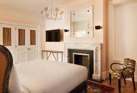 The Hotel Chelseaにあるテレビまたはエンターテインメントセンター