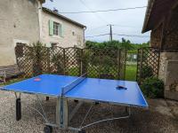 Tenis stołowy w obiekcie Maison de Charme avec Jardin, Proche La Rochefoucauld, Wifi, Ping-Pong, et Equipement Bébé - FR-1-653-35 lub pobliżu