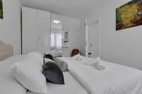 Postel nebo postele na pokoji v ubytování Hortenzija Apartments