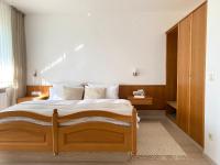 Postel nebo postele na pokoji v ubytování Unsereins Hotel