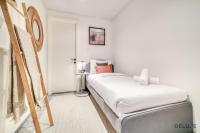 Postel nebo postele na pokoji v ubytování Harmonious 2BR with Assistant Room at Mesk 1 Midtown Dubai Production City by Deluxe Holiday Homes