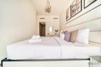 Postel nebo postele na pokoji v ubytování Harmonious 2BR with Assistant Room at Mesk 1 Midtown Dubai Production City by Deluxe Holiday Homes