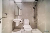 Koupelna v ubytování Harmonious 2BR with Assistant Room at Mesk 1 Midtown Dubai Production City by Deluxe Holiday Homes