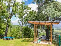 A garden outside Apartment Nuvola by Interhome