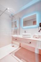 a bathroom with a sink and a mirror at Villa luxe Oasis de Satteva in L&#39;Isle-sur-la-Sorgue