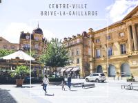 a group of people riding skateboards in a city square at #Le Rue des 2 Porches #F2 avec Cours #HyperCentre in Brive-la-Gaillarde