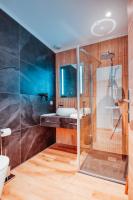 a bathroom with a glass shower and a sink at Villa luxe Oasis de Satteva in L&#39;Isle-sur-la-Sorgue