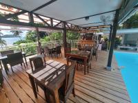 Piscina de la sau aproape de Ocean View Apartment