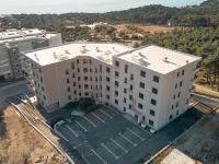 Budova, v ktorej sa apartmán nachádza
