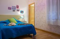 A bed or beds in a room at Balenax Pensión