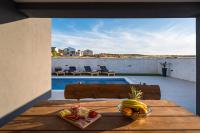 Bazén v ubytovaní Luxury Villa Noemi alebo v jeho blízkosti
