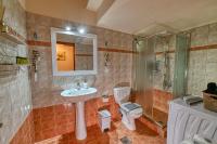 A bathroom at Armonia
