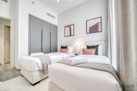 Postel nebo postele na pokoji v ubytování Suave 2BR with Assistant Room at Mesk 1 Midtown Dubai Production City by Deluxe Holiday Homes