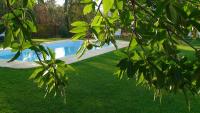 Bazén v ubytování Hotel Apartamento Rural Finca La Media Legua nebo v jeho okolí